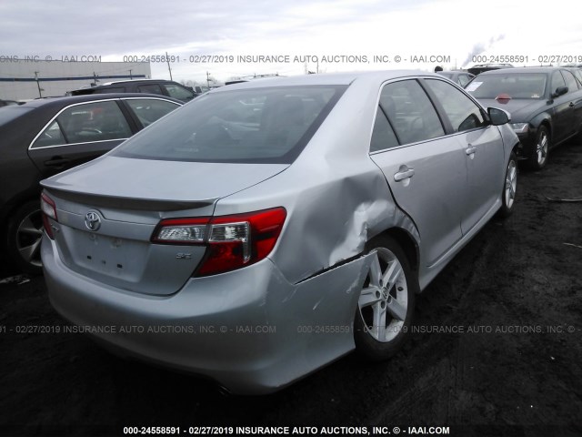 4T1BF1FK0EU393323 - 2014 TOYOTA CAMRY L/SE/LE/XLE 银色 照片 4