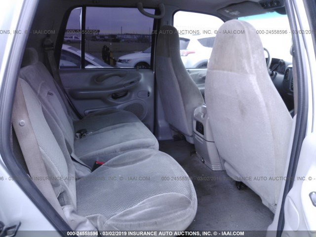 1FMRU15L22LA88891 - 2002 FORD EXPEDITION XLT SILVER photo 8