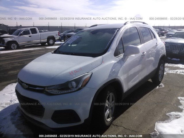 KL7CJLSB7JB593272 - 2018 CHEVROLET TRAX 1LT WHITE photo 2