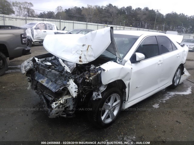 4T1BF1FK0EU737653 - 2014 TOYOTA CAMRY L/SE/LE/XLE 白色 照片 2