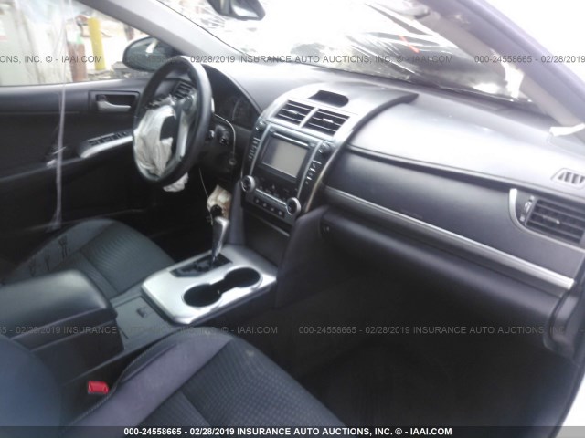 4T1BF1FK0EU737653 - 2014 TOYOTA CAMRY L/SE/LE/XLE 白色 照片 5