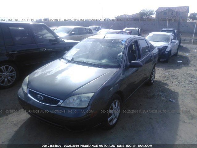 1FAFP34N85W294836 - 2005 FORD FOCUS ZX4 GRAY photo 2
