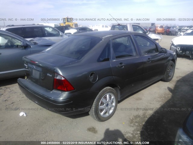 1FAFP34N85W294836 - 2005 FORD FOCUS ZX4 GRAY photo 4