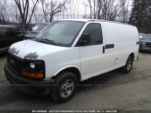 1GTGG25C781114236 - 2008 GMC SAVANA G2500 WHITE photo 2