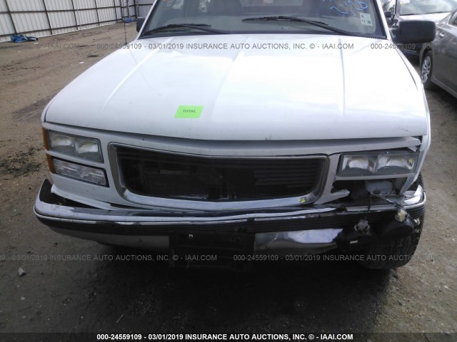 1GTGC24R6XR721164 - 1999 GMC SIERRA C2500 WHITE photo 6