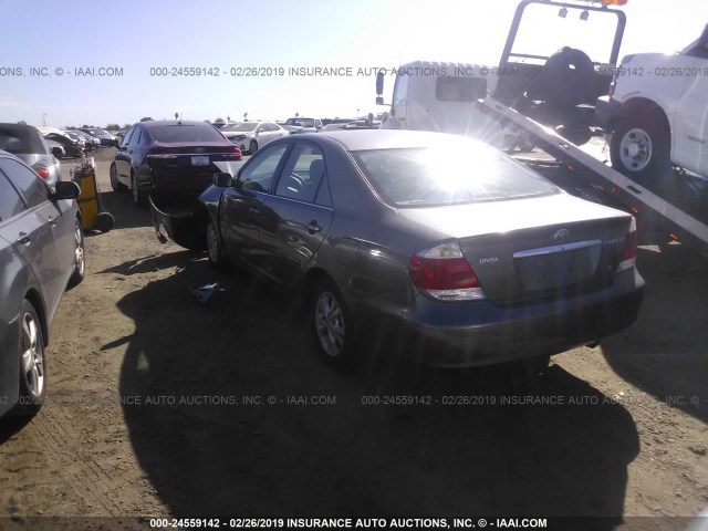4T1BF30K65U609521 - 2005 TOYOTA CAMRY LE/XLE/SE GRAY photo 3