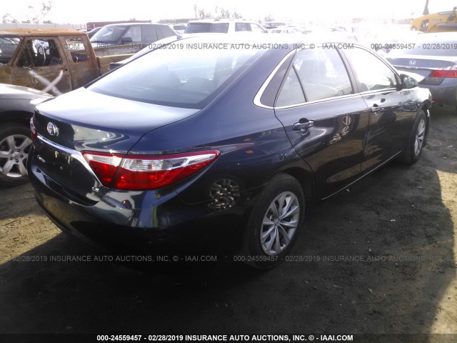 4T1BF1FK9FU936640 - 2015 TOYOTA CAMRY LE/XLE/SE/XSE BLUE photo 4