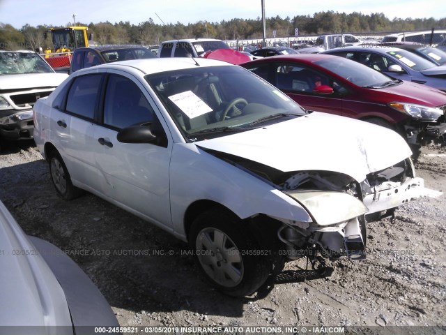 1FAHP34N46W195974 - 2006 FORD FOCUS ZX4 WHITE photo 1