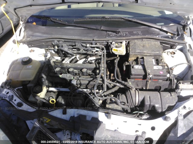 1FAHP34N46W195974 - 2006 FORD FOCUS ZX4 WHITE photo 10