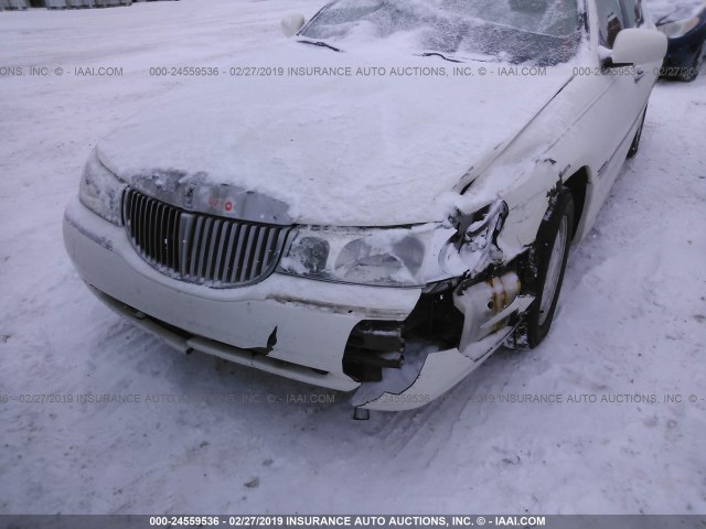 1LNHM81W21Y738678 - 2001 LINCOLN TOWN CAR EXECUTIVE WHITE photo 6