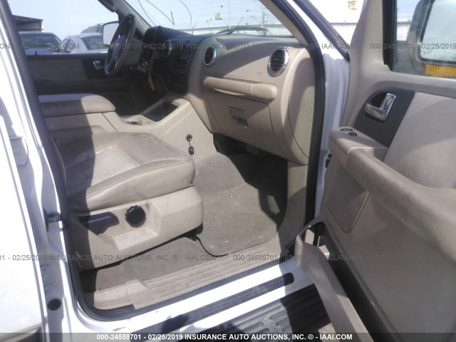 1FMRU17WX3LA75265 - 2003 FORD EXPEDITION EDDIE BAUER WHITE photo 5