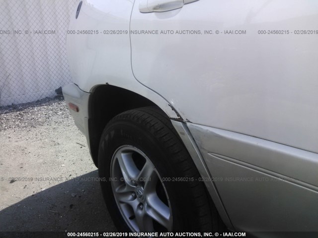 JT6GF10U5Y0068254 - 2000 LEXUS RX 300 WHITE photo 6