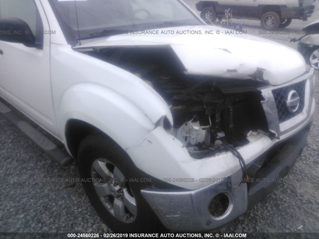 1N6AD07U49C419737 - 2009 NISSAN FRONTIER CREW CAB SE/LE/NISMO WHITE photo 6