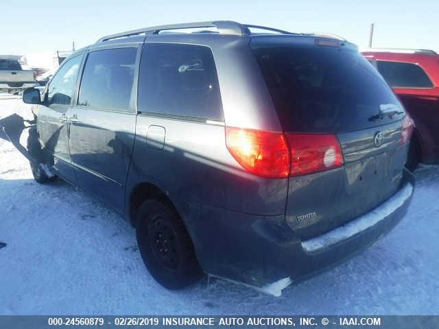 5TDBK23C67S007868 - 2007 TOYOTA SIENNA LE GRAY photo 3