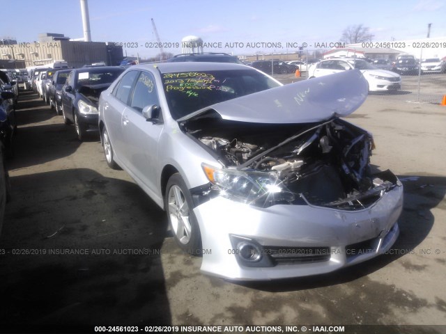 4T1BF1FK8DU279374 - 2013 TOYOTA CAMRY L/SE/LE/XLE 银色 照片 1