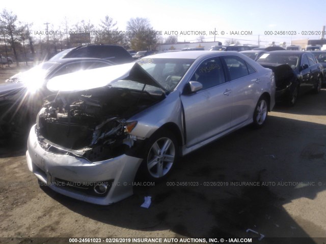 4T1BF1FK8DU279374 - 2013 TOYOTA CAMRY L/SE/LE/XLE 银色 照片 2