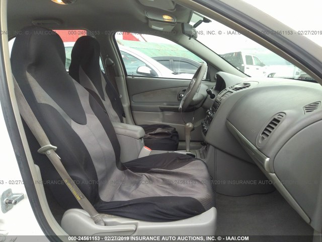 1G1ZT528X5F292977 - 2005 CHEVROLET MALIBU LS WHITE photo 5