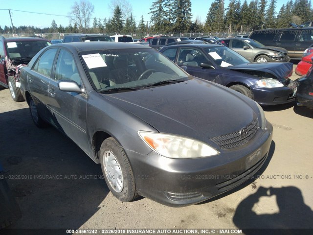 JTDBE32K720060824 - 2002 TOYOTA CAMRY LE/XLE/SE GRAY photo 1
