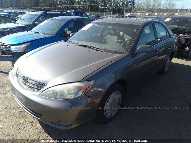 JTDBE32K720060824 - 2002 TOYOTA CAMRY LE/XLE/SE GRAY photo 2