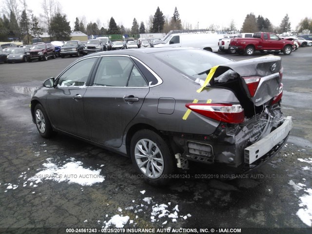 4T1BF1FK4GU507942 - 2016 TOYOTA CAMRY LE/XLE/SE/XSE ნაცრისფერი ფოტო 3