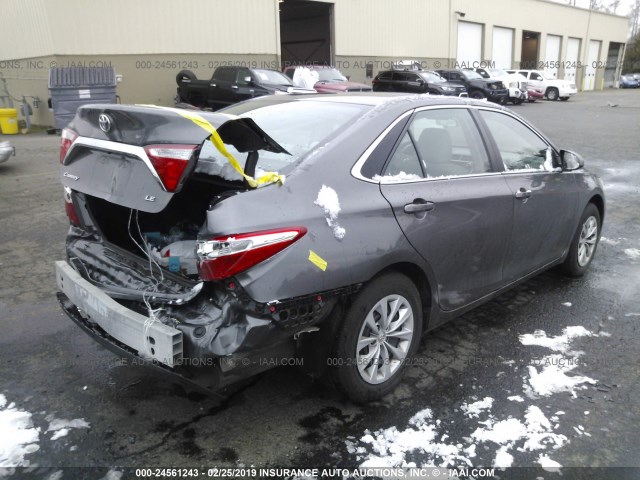 4T1BF1FK4GU507942 - 2016 TOYOTA CAMRY LE/XLE/SE/XSE ნაცრისფერი ფოტო 4