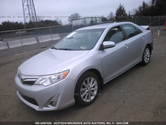 4T1BK1FK5EU550419 - 2014 TOYOTA CAMRY SE/XLE SILVER photo 2