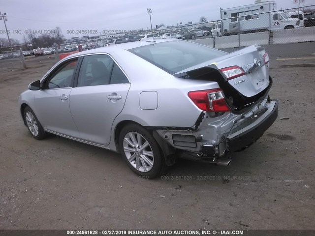 4T1BK1FK5EU550419 - 2014 TOYOTA CAMRY SE/XLE SILVER photo 3