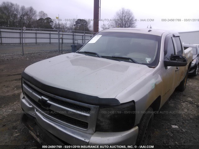 3GCEC13C28G115604 - 2008 CHEVROLET SILVERADO C1500 GRAY photo 2