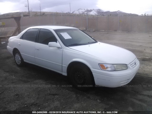 JT2BG22K7W0213639 - 1998 TOYOTA CAMRY CE/LE/XLE 白色 照片 1
