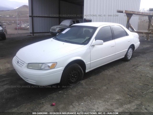 JT2BG22K7W0213639 - 1998 TOYOTA CAMRY CE/LE/XLE 白色 照片 2