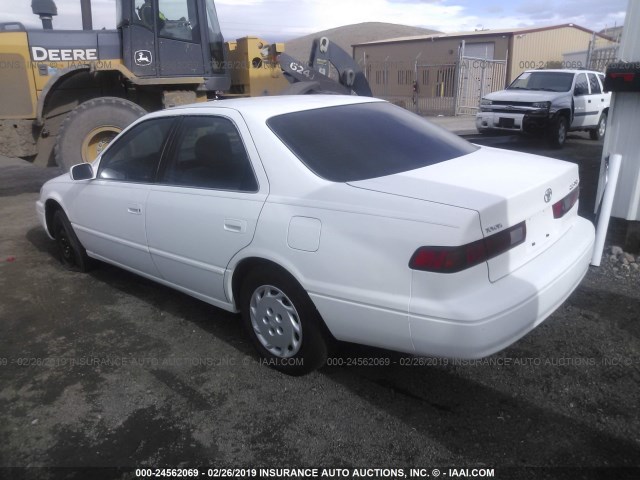 JT2BG22K7W0213639 - 1998 TOYOTA CAMRY CE/LE/XLE 白色 照片 3