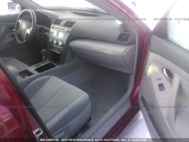 4T1BE46K27U130306 - 2007 TOYOTA CAMRY NEW GENERAT CE/LE/XLE/SE RED photo 5