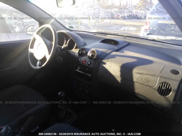 KL1TD56696B649892 - 2006 CHEVROLET AVEO LS GRAY photo 5