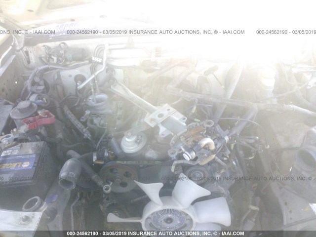 1N6DD26Y3WC362116 - 1998 NISSAN FRONTIER KING CAB XE/KING CAB SE SILVER photo 10