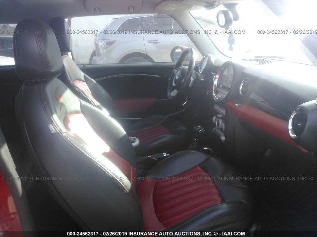 WMWMM33549TP91852 - 2009 MINI COOPER S CLUBMAN RED photo 5