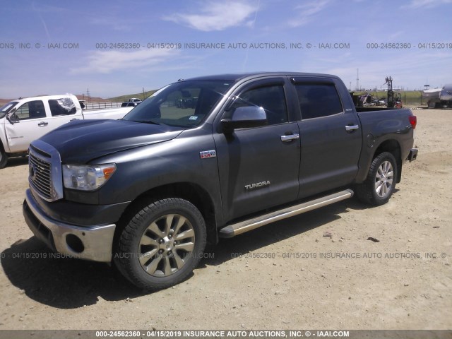 5TFHW5F13BX177277 - 2011 TOYOTA TUNDRA CREWMAX LIMITED GRAY photo 2