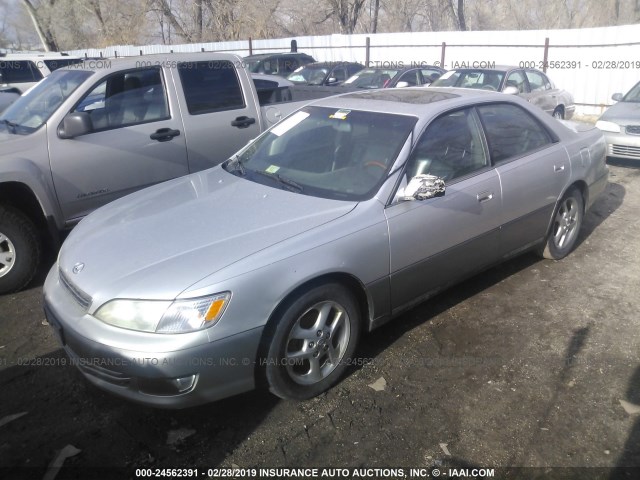 JT8BF28G110290267 - 2001 LEXUS ES 300 SILVER photo 2