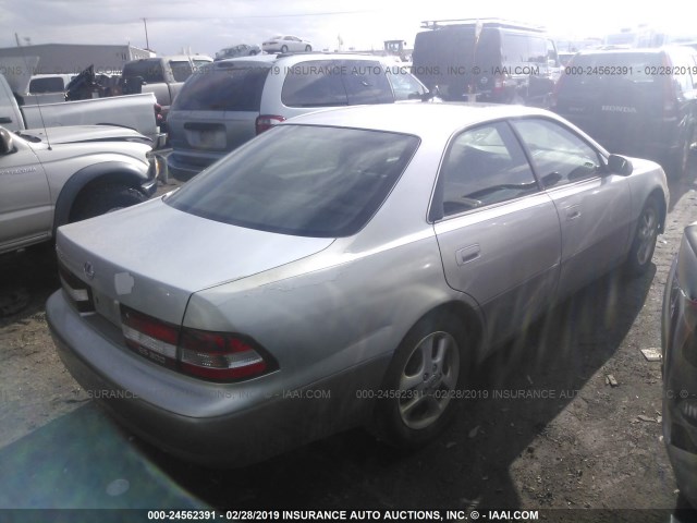 JT8BF28G110290267 - 2001 LEXUS ES 300 SILVER photo 4