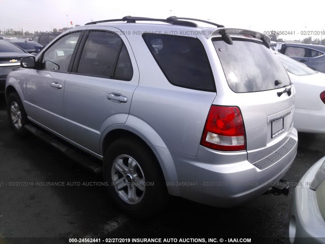 KNDJC733555424598 - 2005 KIA SORENTO EX/LX SILVER photo 3