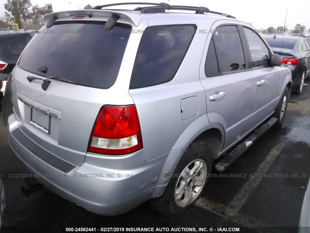 KNDJC733555424598 - 2005 KIA SORENTO EX/LX SILVER photo 4