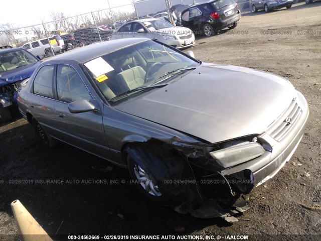 4T1BG22K5WU329787 - 1998 TOYOTA CAMRY CE/LE/XLE 棕色 照片 1