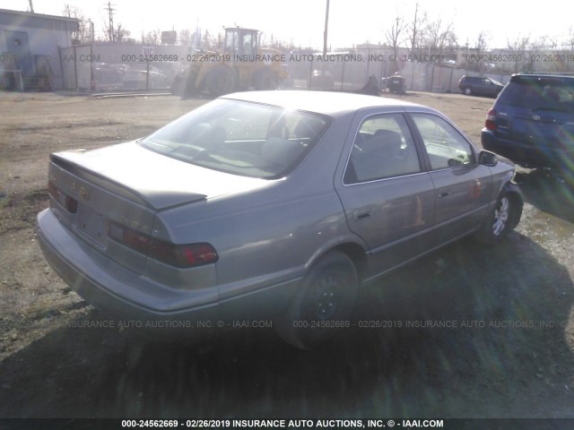 4T1BG22K5WU329787 - 1998 TOYOTA CAMRY CE/LE/XLE 棕色 照片 4