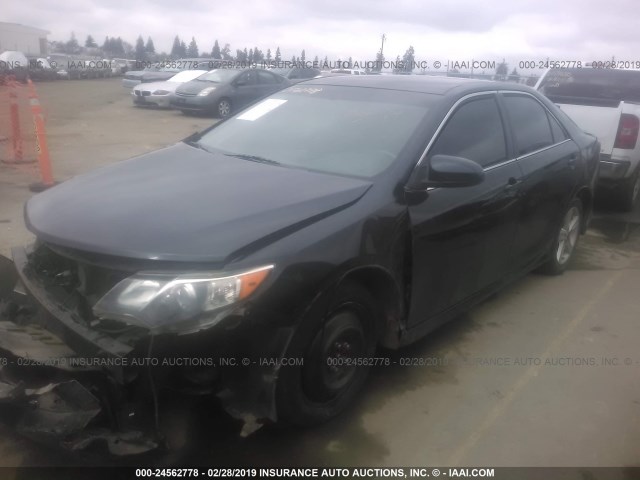 4T1BF1FK4CU185636 - 2012 TOYOTA CAMRY SE/LE/XLE BLACK photo 2