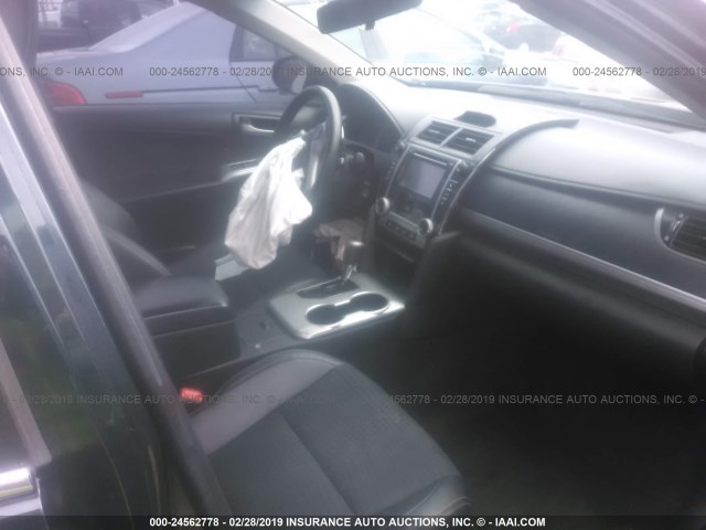4T1BF1FK4CU185636 - 2012 TOYOTA CAMRY SE/LE/XLE BLACK photo 5