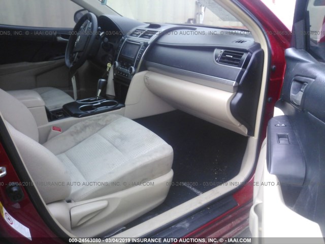 4T4BF1FK5ER369508 - 2014 TOYOTA CAMRY L/SE/LE/XLE 红色 照片 5