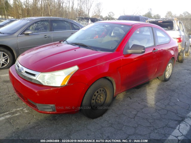 1FAHP32N78W142207 - 2008 FORD FOCUS S/SE RED photo 2
