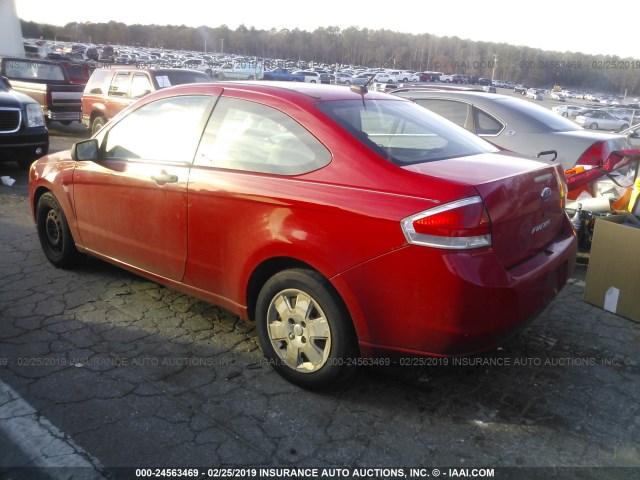 1FAHP32N78W142207 - 2008 FORD FOCUS S/SE RED photo 3