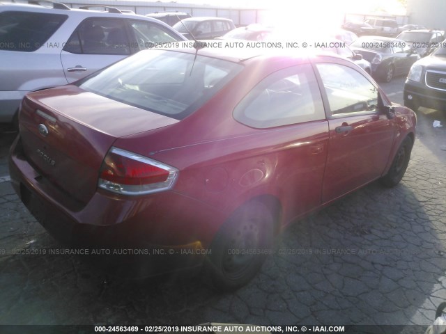 1FAHP32N78W142207 - 2008 FORD FOCUS S/SE RED photo 4
