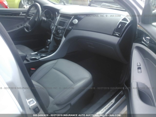 5NPEC4AC9EH923388 - 2014 HYUNDAI SONATA SE/LIMITED SILVER photo 5