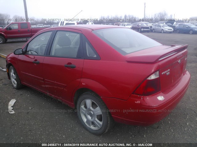 1FAFP34N95W285787 - 2005 FORD FOCUS ZX4 RED photo 3